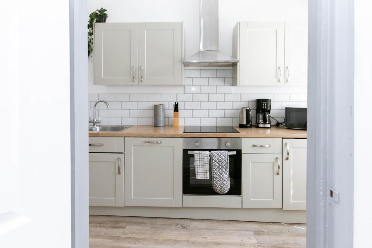 Spacious Apartment, Free Parking, Central Location Near To Uni, Hospital, Town Exeter Kültér fotó