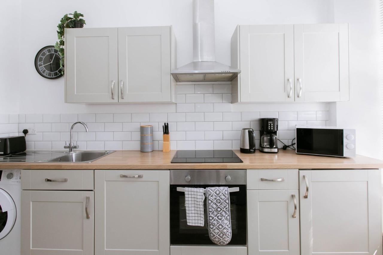 Spacious Apartment, Free Parking, Central Location Near To Uni, Hospital, Town Exeter Kültér fotó