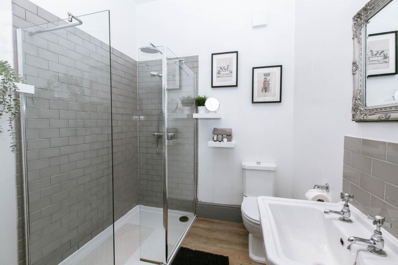 Spacious Apartment, Free Parking, Central Location Near To Uni, Hospital, Town Exeter Kültér fotó